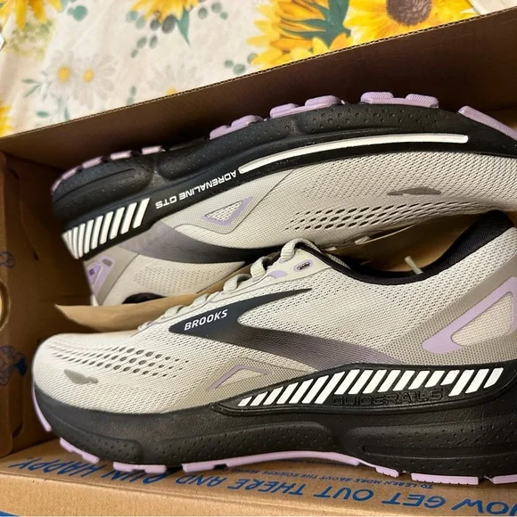 Brooks Adrenaline 23 7.5 - Picture 2 of 3